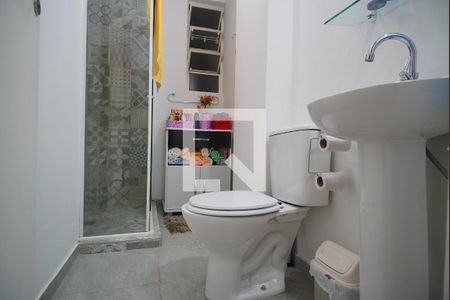 Banheiro  de apartamento à venda com 1 quarto, 31m² em Independência, Porto Alegre