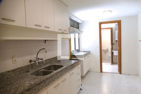 Apartamento à venda com 200m², 4 quartos e 2 vagasCozinha 