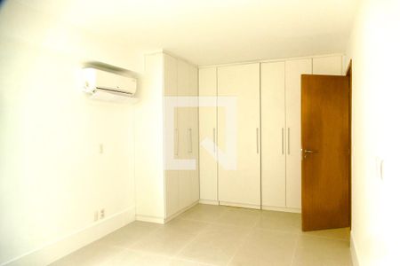 Apartamento à venda com 200m², 4 quartos e 2 vagasQuarto 