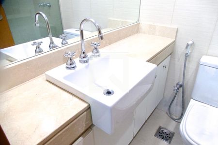 Apartamento à venda com 200m², 4 quartos e 2 vagasSuíte banheiro 