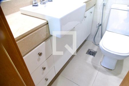 Apartamento à venda com 200m², 4 quartos e 2 vagasSuíte banheiro 