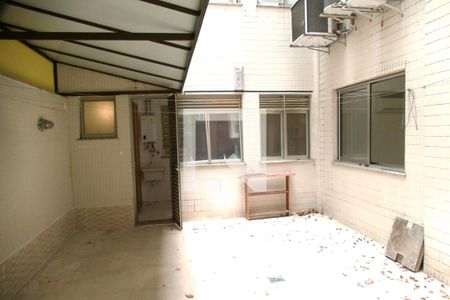 Apartamento à venda com 200m², 4 quartos e 2 vagasÁrea serviço aberta 