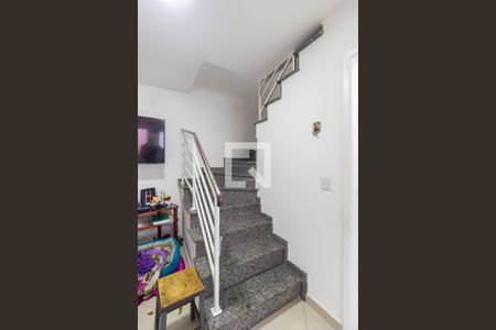 Escada de casa à venda com 2 quartos, 79m² em Jardim Maria Luiza, São Paulo