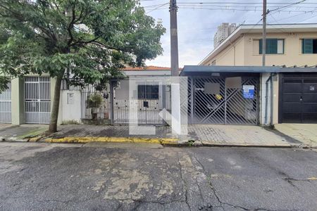 Casa à venda com 150m², 2 quartos e 2 vagas Casa à venda com 150m², 2 quartos e 2 vagasFachada