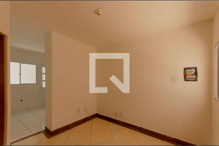 Sala de casa de condomínio para alugar com 2 quartos, 75m² em Vila Paranagua, São Paulo