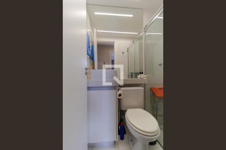 Banheiro de apartamento à venda com 2 quartos, 52m² em Vila 31 de Março, Campinas