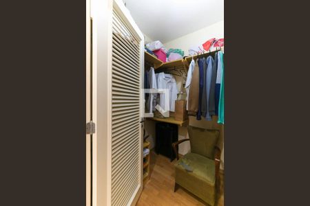 Apartamento à venda com 200m², 3 quartos e 3 vagas Apartamento à venda com 200m², 3 quartos e 3 vagasCloset