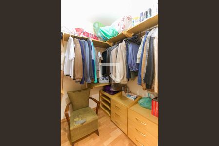 Apartamento à venda com 200m², 3 quartos e 3 vagas Apartamento à venda com 200m², 3 quartos e 3 vagasCloset