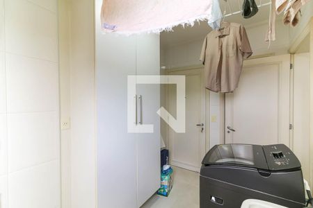 Apartamento à venda com 200m², 3 quartos e 3 vagas Apartamento à venda com 200m², 3 quartos e 3 vagasÁrea de Serviço