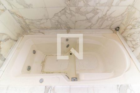Apartamento à venda com 200m², 3 quartos e 3 vagas Apartamento à venda com 200m², 3 quartos e 3 vagasBanheiro da Suíte 2