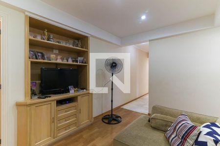 Apartamento à venda com 200m², 3 quartos e 3 vagas Apartamento à venda com 200m², 3 quartos e 3 vagasSala de TV