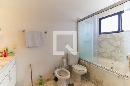 Apartamento à venda com 200m², 3 quartos e 3 vagas Apartamento à venda com 200m², 3 quartos e 3 vagasBanheiro da Suíte 2