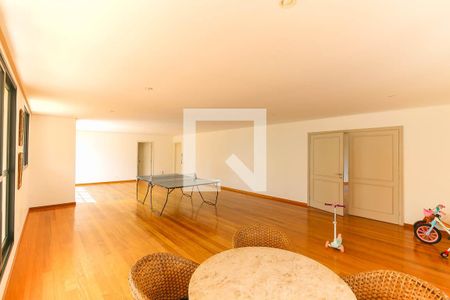 Apartamento à venda com 200m², 3 quartos e 3 vagas Apartamento à venda com 200m², 3 quartos e 3 vagasÁrea comum - Salão de festas