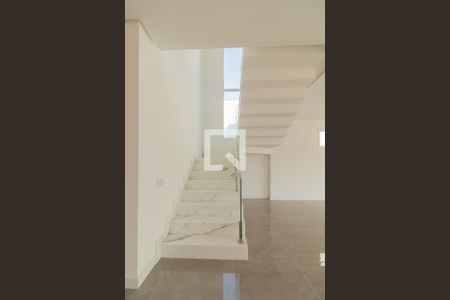 Escada de casa de condomínio à venda com 4 quartos, 311m² em Vila Nova, Porto Alegre