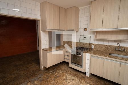 Casa à venda com 300m², 6 quartos e 5 vagasCozinha