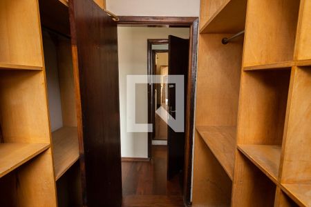 Casa à venda com 300m², 6 quartos e 5 vagasCloset - Suíte 4 