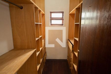 Casa à venda com 300m², 6 quartos e 5 vagasCloset - Suíte 4 