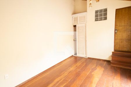 Casa à venda com 300m², 6 quartos e 5 vagasQuarto 