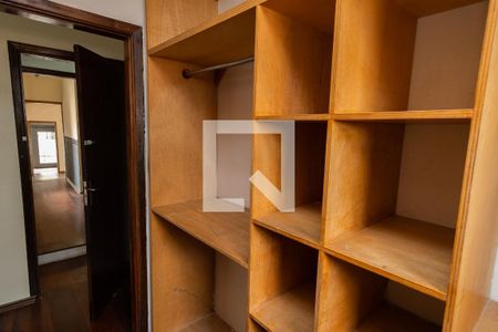 Casa à venda com 300m², 6 quartos e 5 vagasCloset - Suíte 4 