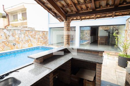 Casa à venda com 300m², 6 quartos e 5 vagasÁrea de Lazer - Churrasqueira 