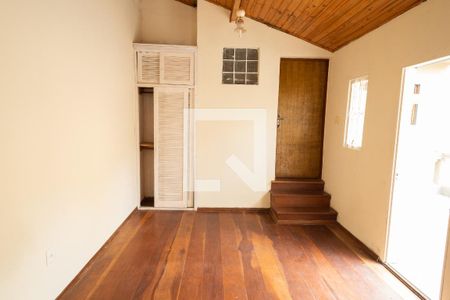 Casa à venda com 300m², 6 quartos e 5 vagasQuarto 