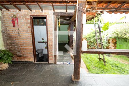 Casa para alugar com 440m², 4 quartos e 8 vagasVaranda - área externa / banheiro