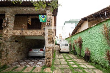 Casa para alugar com 440m², 4 quartos e 8 vagasÁrea externa/ Garagem