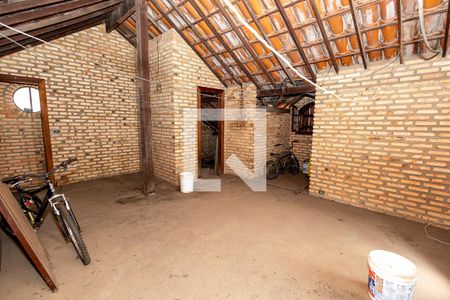 Casa para alugar com 440m², 4 quartos e 8 vagasSótão 