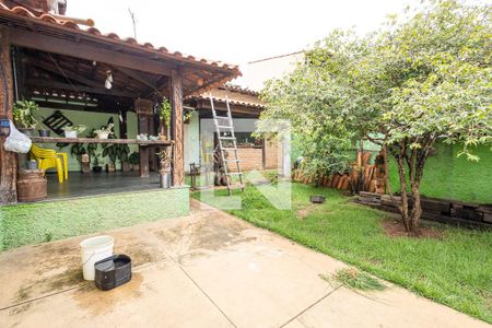 Casa para alugar com 440m², 4 quartos e 8 vagasQuintal