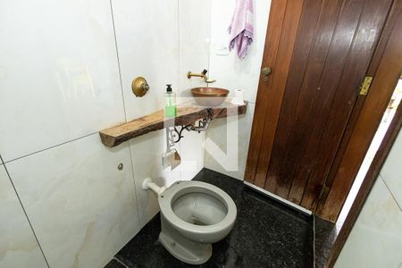 Casa para alugar com 440m², 4 quartos e 8 vagasÁrea externa / banheiro