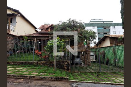 Casa para alugar com 440m², 4 quartos e 8 vagasFachada