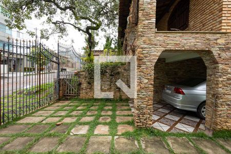 Casa para alugar com 440m², 4 quartos e 8 vagasÁrea externa/ Garagem