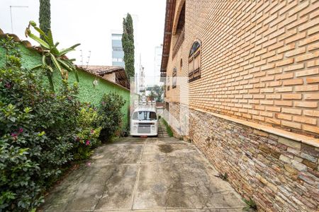 Casa para alugar com 440m², 4 quartos e 8 vagasÁrea externa/ Garagem