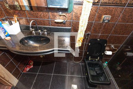 Casa para alugar com 440m², 4 quartos e 8 vagasBanheiro social