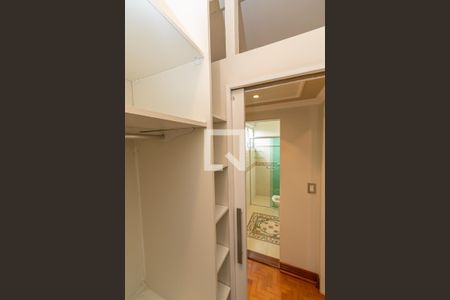 Closet da suíte de apartamento para alugar com 3 quartos, 165m² em Cambuí, Campinas