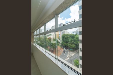Apartamento para alugar com 165m², 3 quartos e 1 vagaÁrea de Serviço
