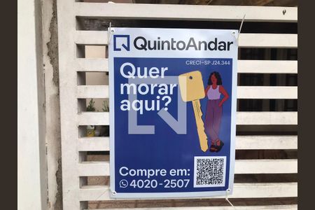 Casa à venda com 220m², 3 quartos e 3 vagas Casa à venda com 220m², 3 quartos e 3 vagasFachada