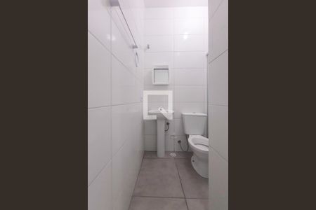 Banheiro de casa de condomínio para alugar com 1 quarto, 35m² em Vila Gustavo, São Paulo