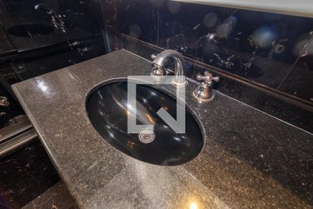 Apartamento à venda com 256m², 4 quartos e 6 vagasBanheiro da Suíte 1