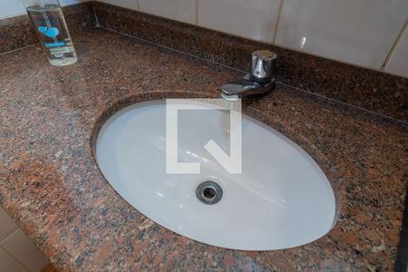 Apartamento à venda com 256m², 4 quartos e 6 vagasBanheiro 6