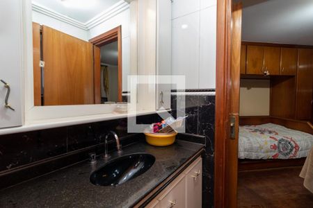 Apartamento à venda com 256m², 4 quartos e 6 vagasBanheiro Suíte 2 e 3