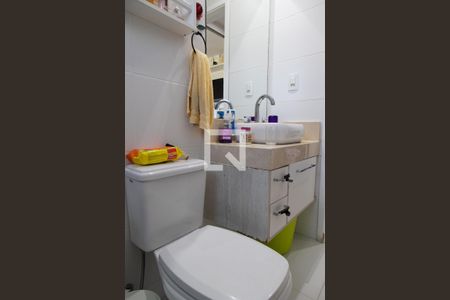 Casa de condomínio à venda com 270m², 3 quartos e 1 vagaBanheiro do Quarto 2