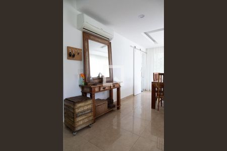 Casa de condomínio à venda com 270m², 3 quartos e 1 vagaSala