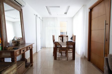 Casa de condomínio à venda com 270m², 3 quartos e 1 vagaSala