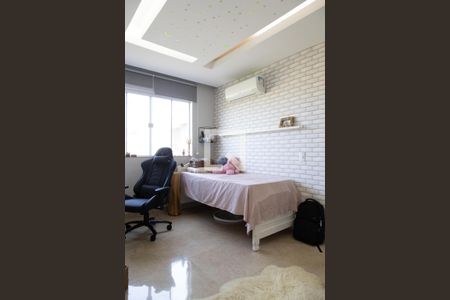 Casa de condomínio à venda com 270m², 3 quartos e 1 vagaDormitório 2