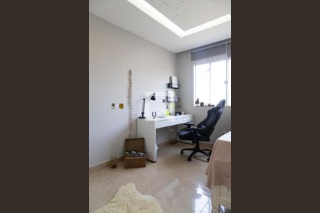 Casa de condomínio à venda com 270m², 3 quartos e 1 vagaDormitório 2