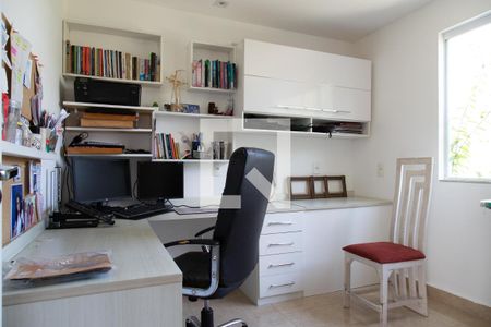 Casa de condomínio à venda com 270m², 3 quartos e 1 vagaEscritório  