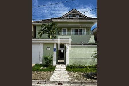 Casa de condomínio à venda com 270m², 3 quartos e 1 vagaFachada