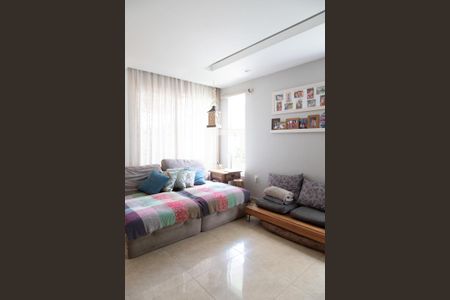 Sala de casa de condomínio à venda com 3 quartos, 270m² em Vargem Pequena, Rio de Janeiro