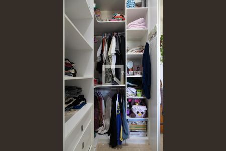 Casa de condomínio à venda com 270m², 3 quartos e 1 vagaDormitório 2